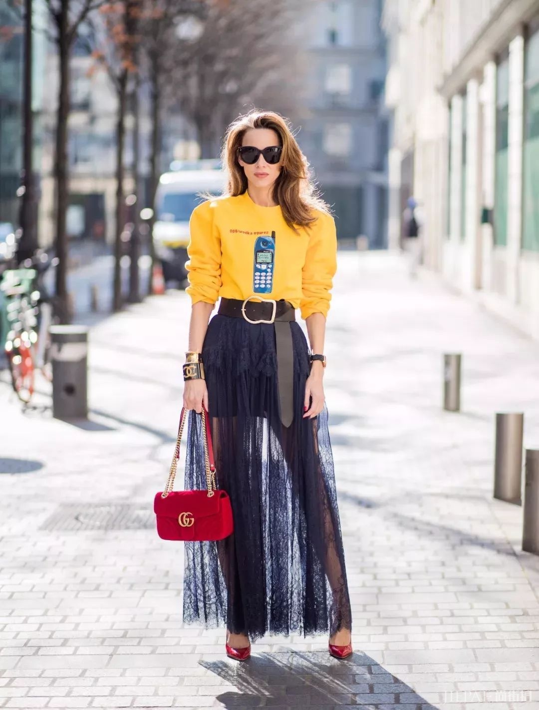 卫衣新穿法，你要这么穿也好看