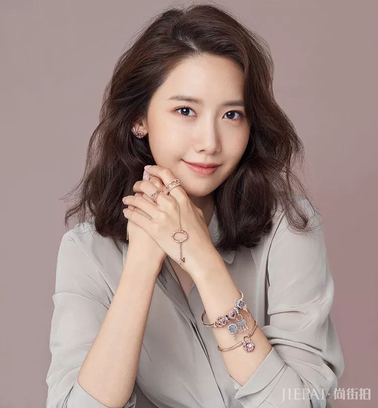 2018年大热的“水波纹”卷发,明星潮人们都在疯狂跟风