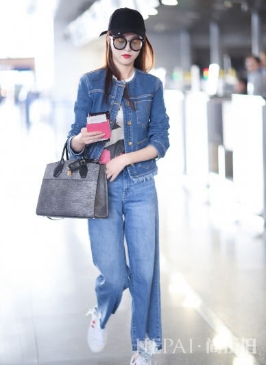 欧美街拍 这样穿牛仔外套才有灵魂