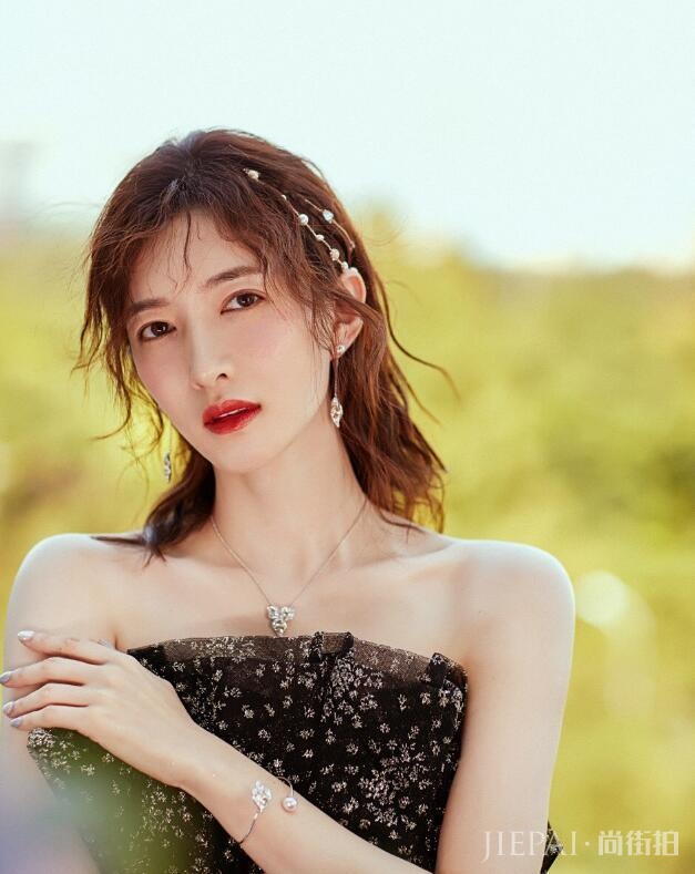 江疏影这款“锁骨发”撩人于无形,难怪辛芷蕾也在剪?