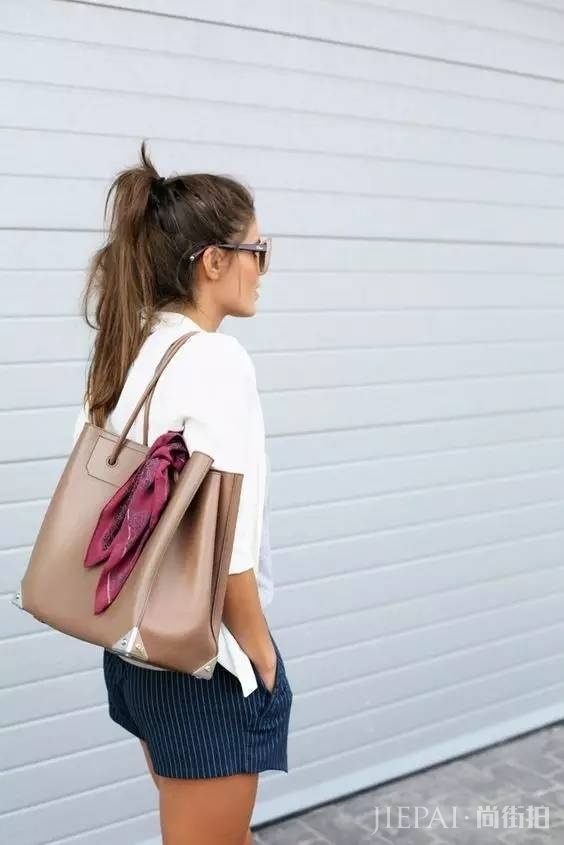 秋天就得搭配丝巾,丝巾的N种系法!