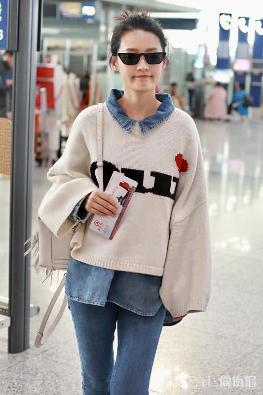 高冷小花旦+软萌小奶狗,李沁“男友”竟是行走穿搭的时尚教科书