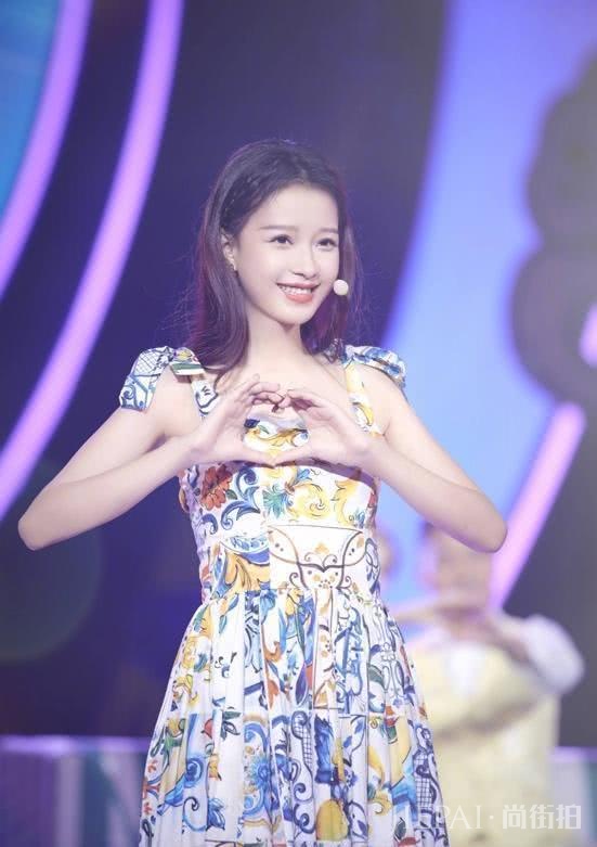 24岁嫁影帝生娃星途坦荡,比宋慧乔甜美清纯,孙怡人生开挂