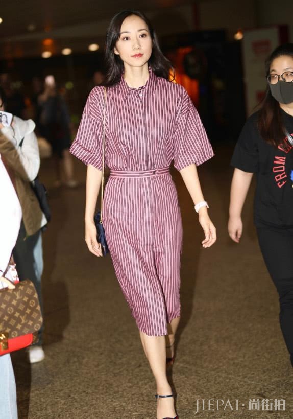 这可能是韩雪穿得最好看的衣服了，这么美的颜色又要成为流行色了