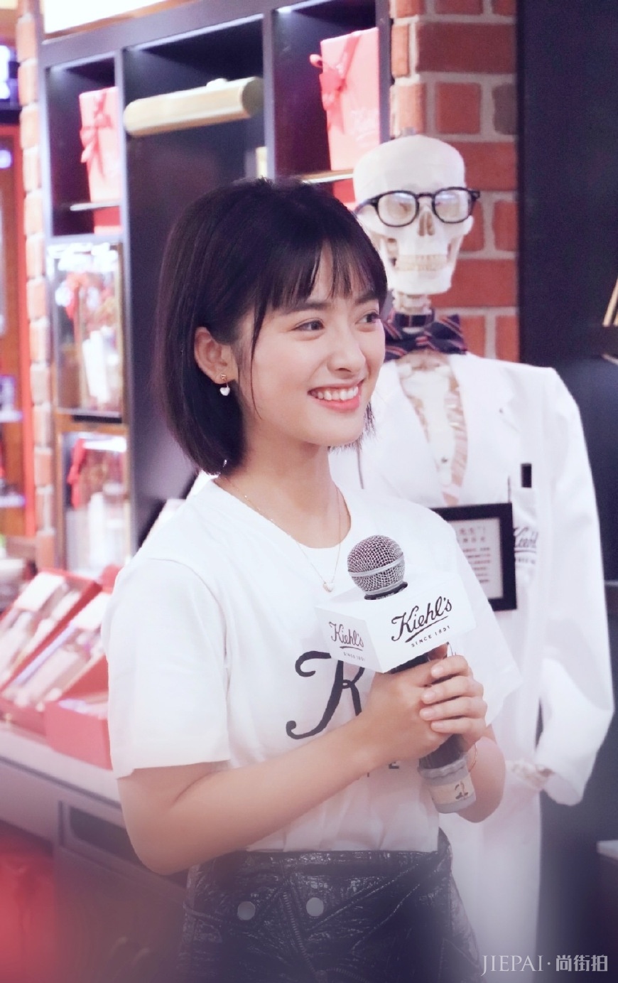 沈月剪了波波头，造型美出了新天际，秒变漫画少女