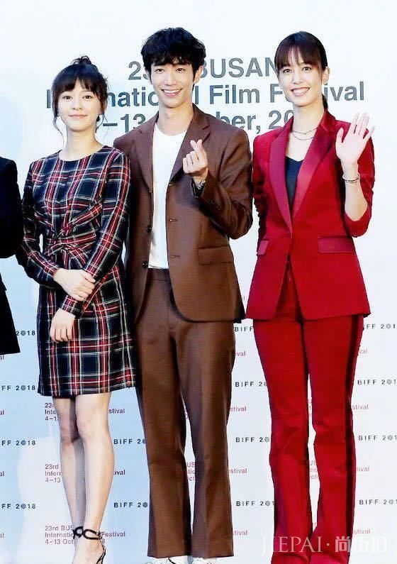 孕妈陈意涵踩着两根针上台，网友：对孩子也忒不负责了？