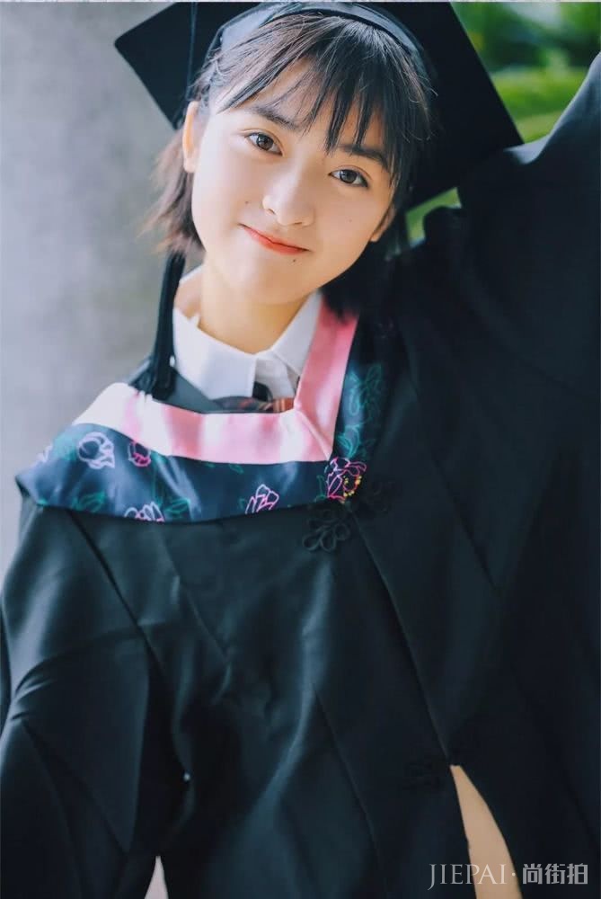 放弃卷发直发吧！今年这款“初恋”发型才是王道