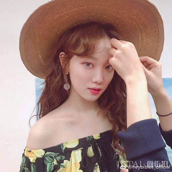 2018流行发型，秋季换这款卷发美到爆！