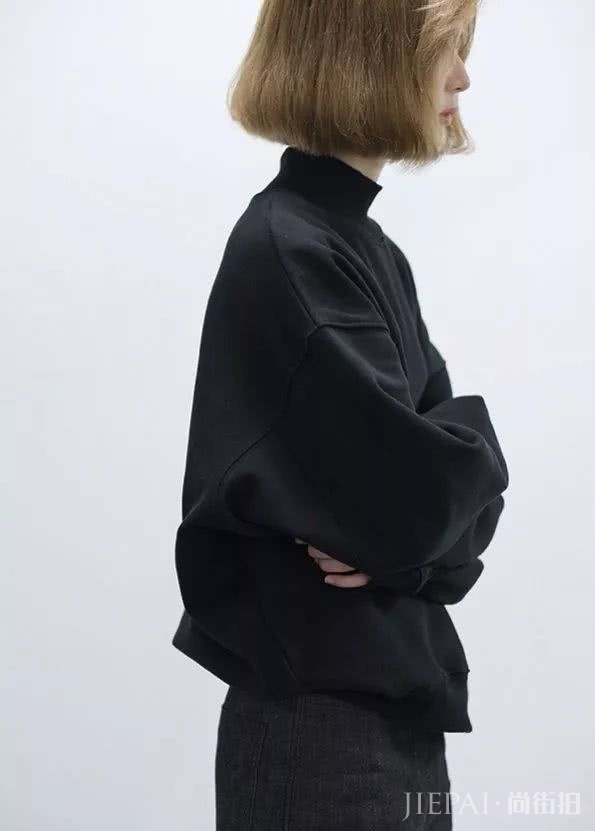 毛衣的叠穿非常重要。选对了让你时尚一个秋冬