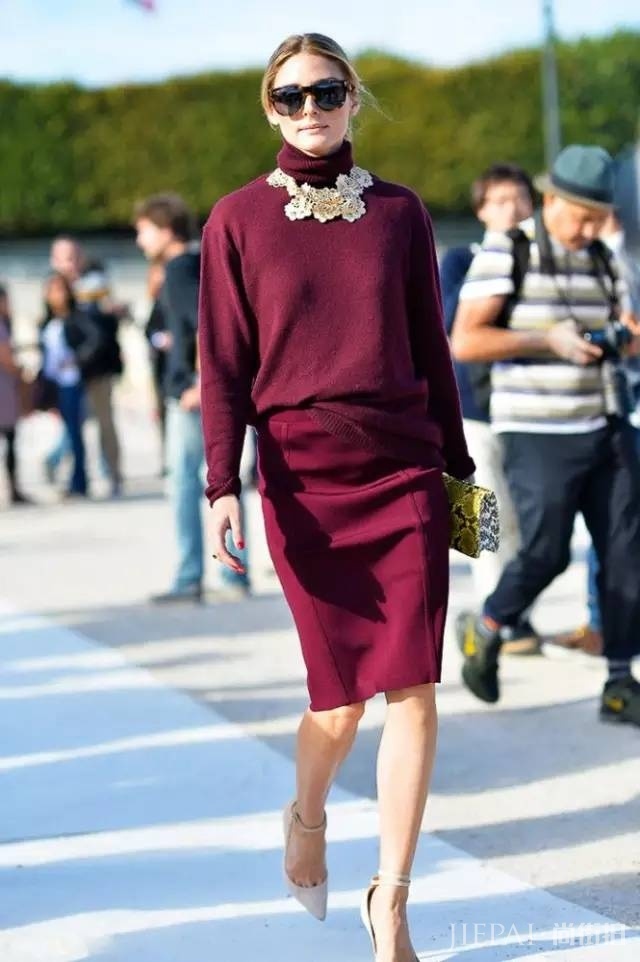 欧美街拍 看潮人冬天穿毛衣戴项链，气质迷人又保暖