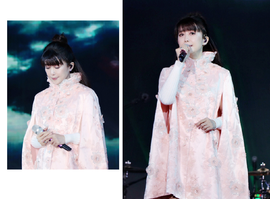 49岁孟庭苇冻龄靠吃素?演唱会上穿粉色斗篷套毛衣才是减龄重点