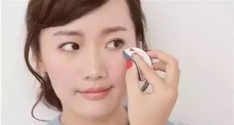 气垫bb的正确使用方法 你掌握了正确的打开方式吗