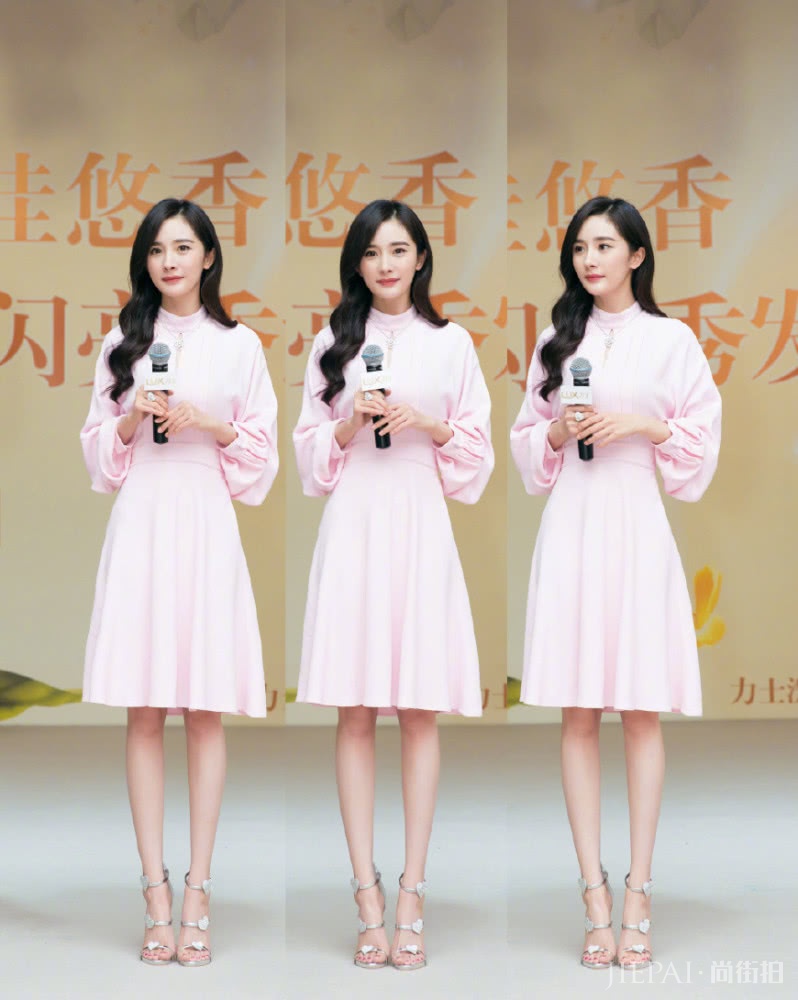 杨幂长发造型性感大方，短发造型青春靓丽，还是长发更好看