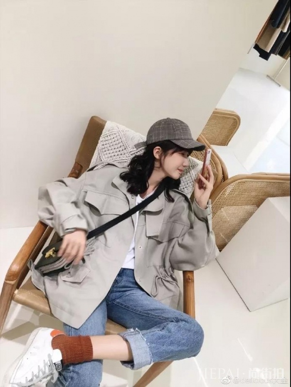 秋天女生穿什么袜子好看 看看今天尚街拍的推荐吧