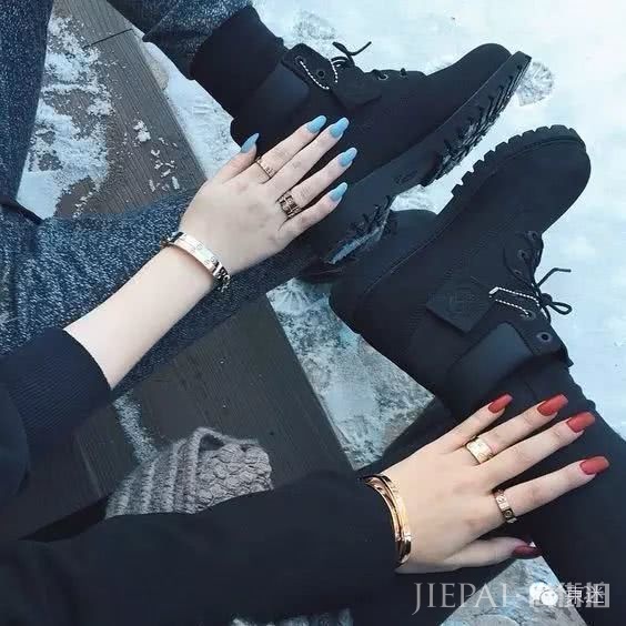 马丁靴这样穿 才能搭出存在感