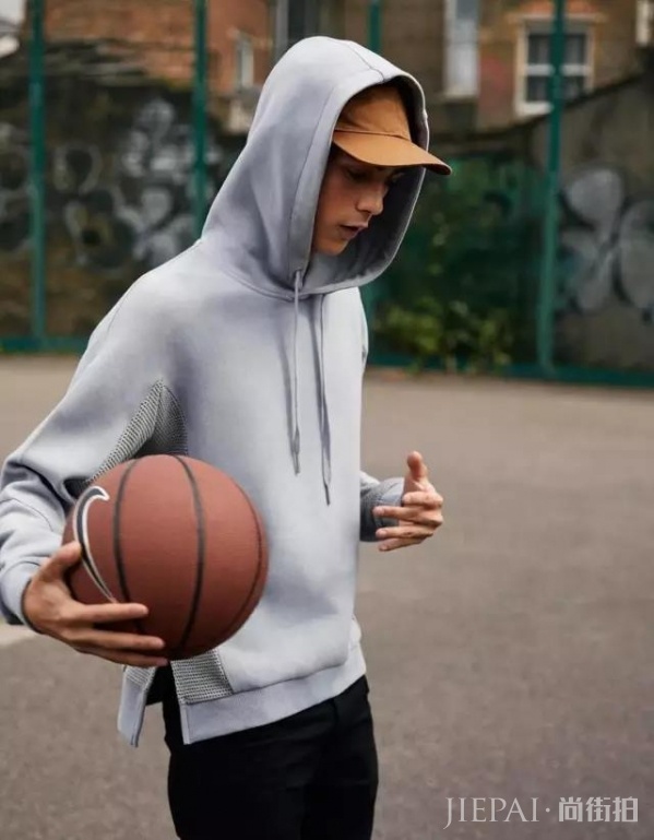 秋冬男生这样穿搭卫衣 瞬间成为真男神