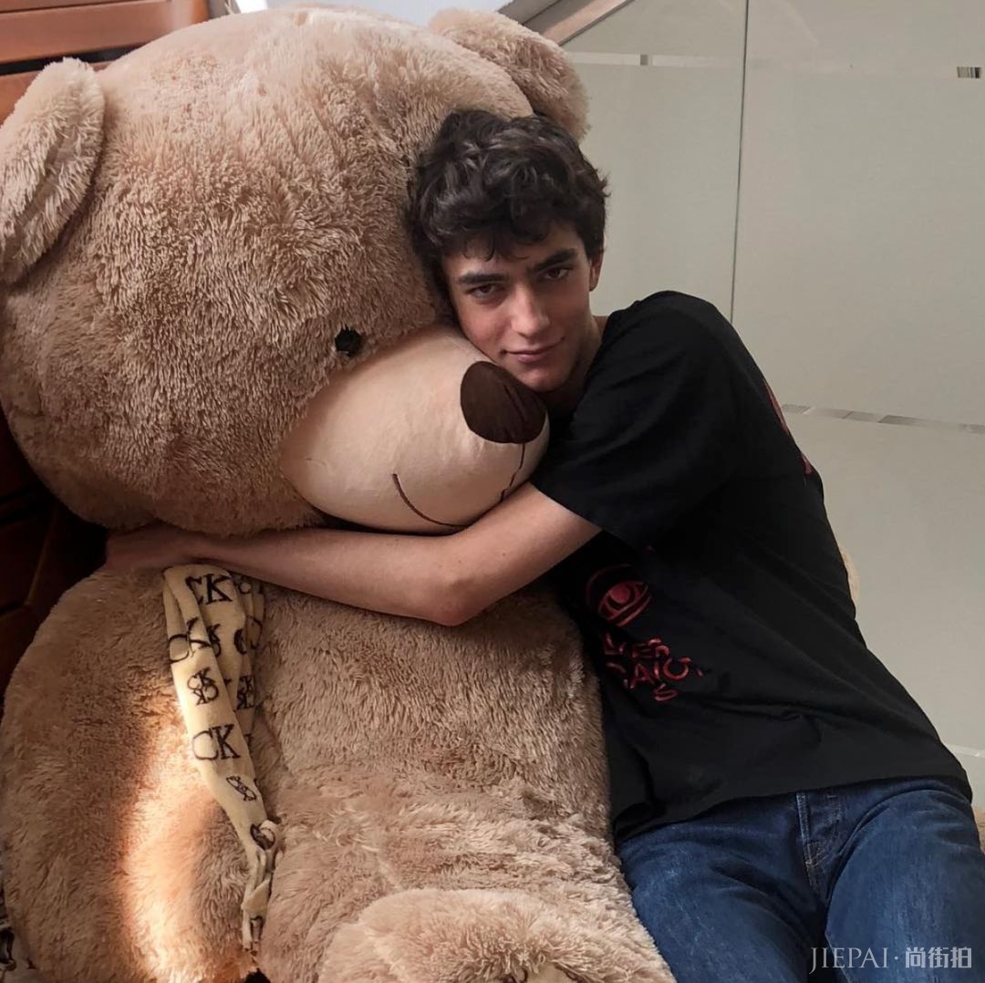 四大时装周只有女模?这些风格不同的男模照样让你荷尔蒙泛滥