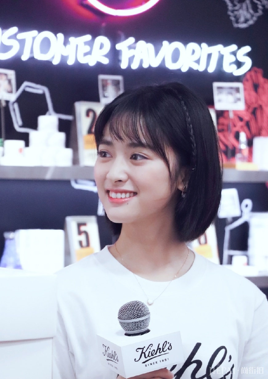 沈月剪了波波头，造型美出了新天际，秒变漫画少女