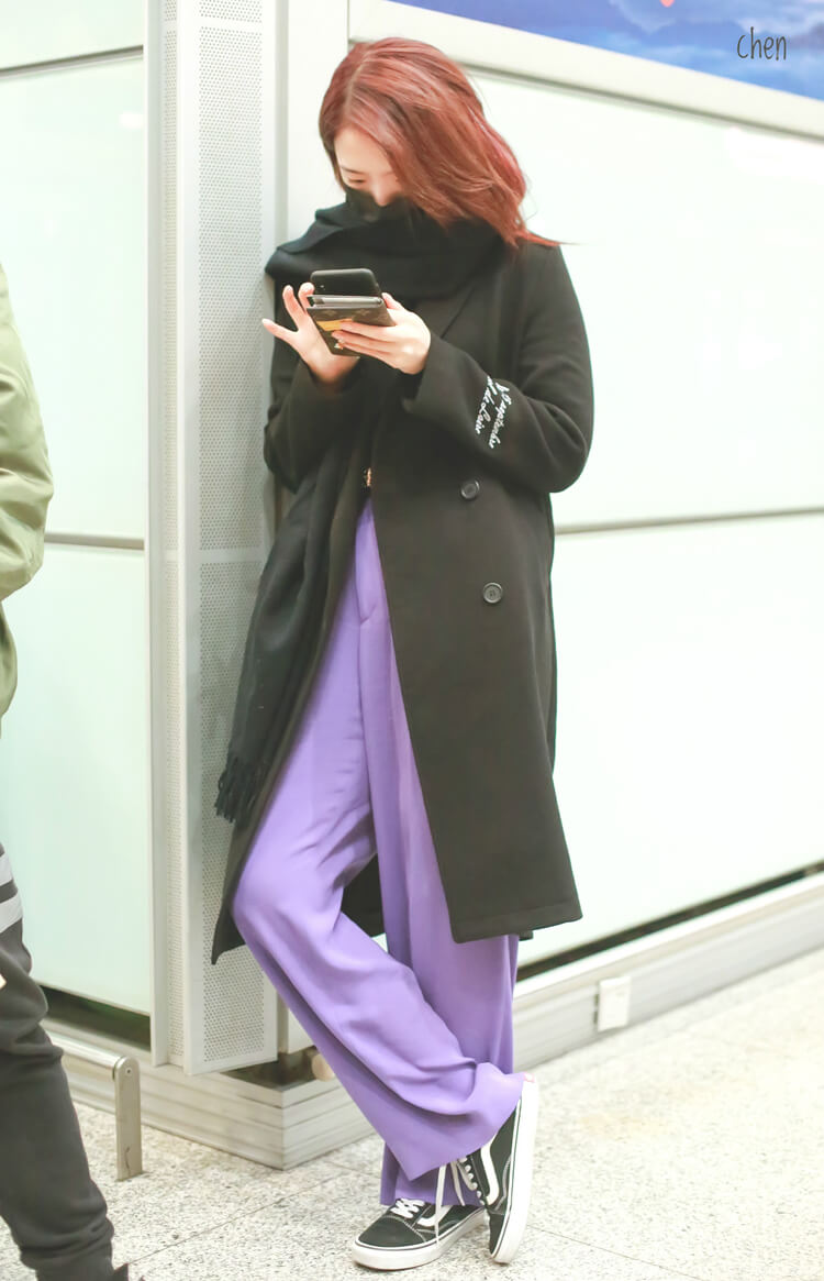孟美岐穿紫色阔脚裤不得了,不仅腿长了还变瘦了