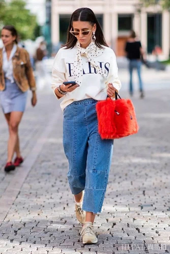 穿衣配丝巾,四两拨千斤 喜欢丝巾的同学来看看这份最全的丝巾搭配攻略吧