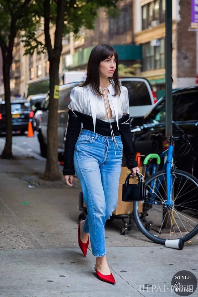 初秋凹造型，有这 4 条牛仔裤稳赢！