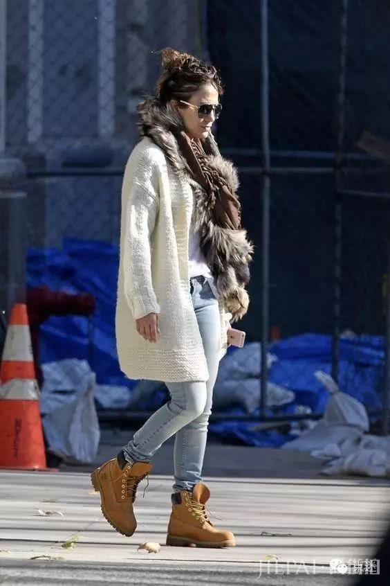 马丁靴这样穿 才能搭出存在感