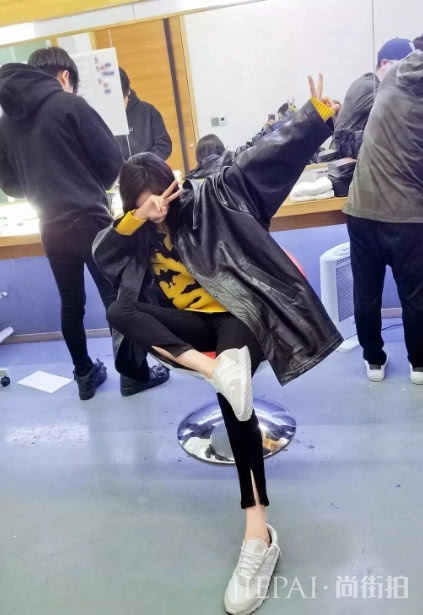 动物风T恤又火了!多少女孩穿得爱不释手,减龄又好看