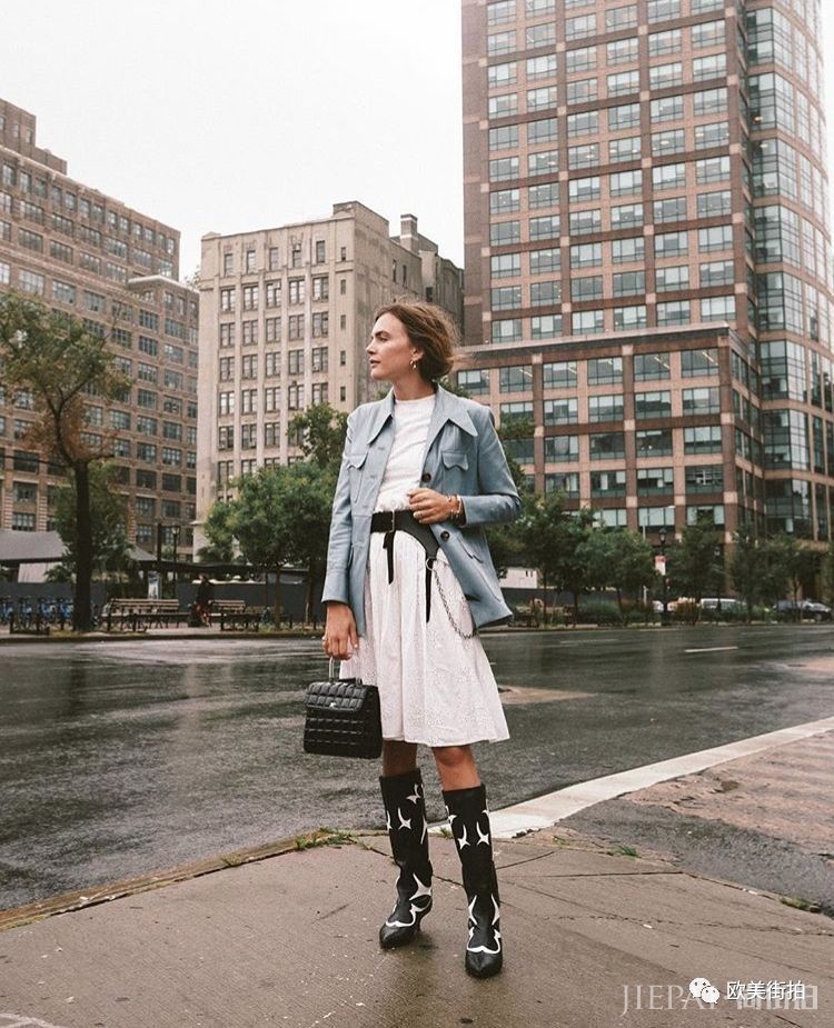 短外套配裙子也时髦!