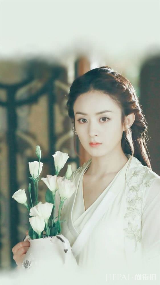 赵丽颖美呆了,一身粉色连衣裙搭配秒变18岁少女