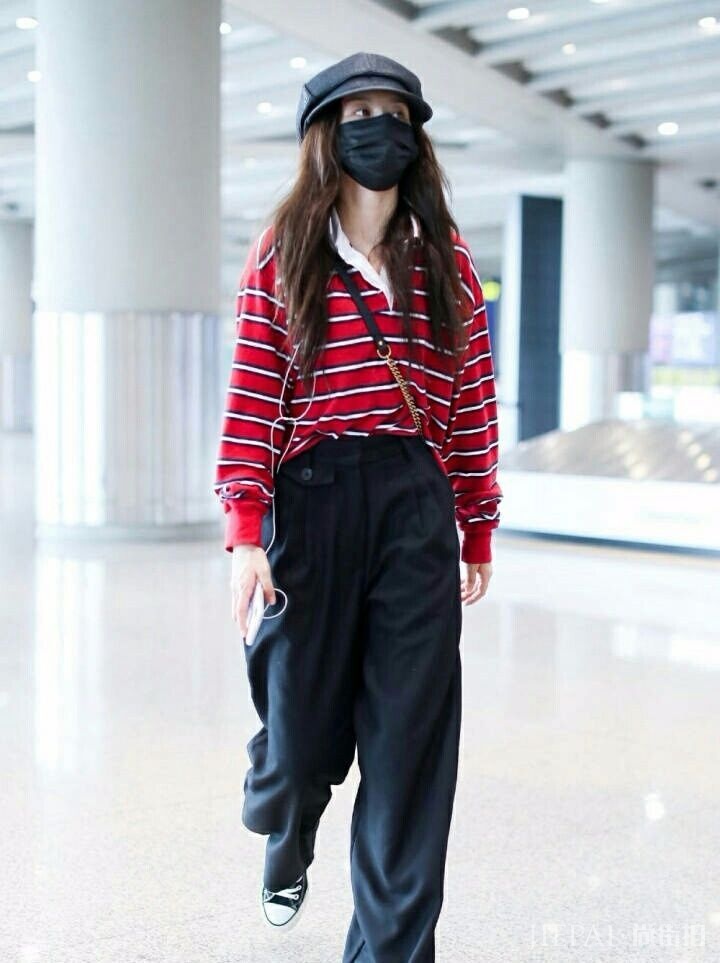 宋祖儿也会穿错衣，一件百搭款暴露了自己的身材缺陷！