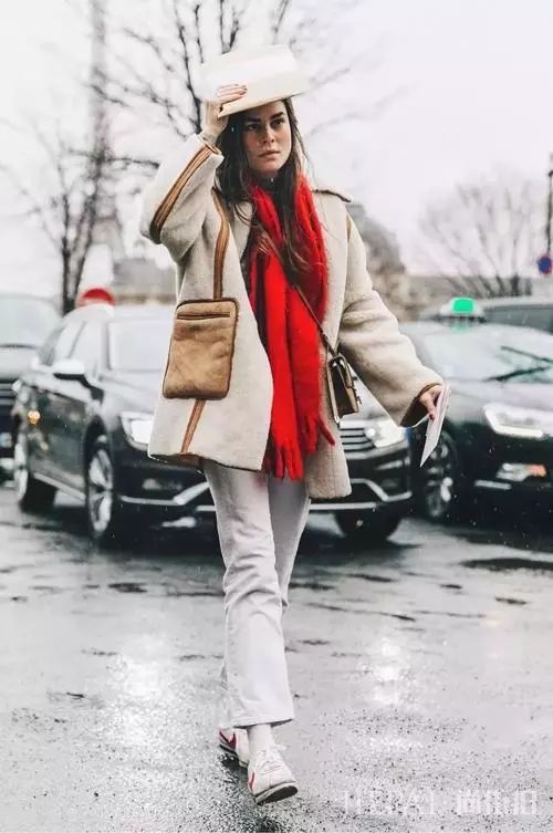 露脚踝过时了？穿运动鞋露袜子才是真时髦！