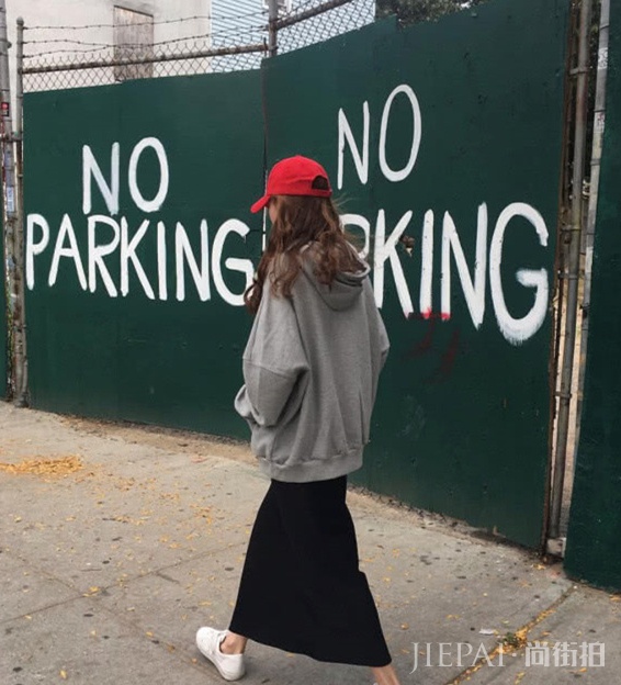 个性卫衣这样搭配,洋溢青春时尚气息,有心动的感觉吗?