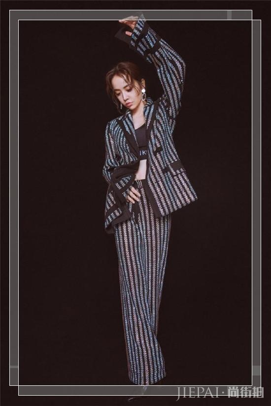 蔡依林外套竟一颗扣子也不扣，网友：这身材要逼死多少人