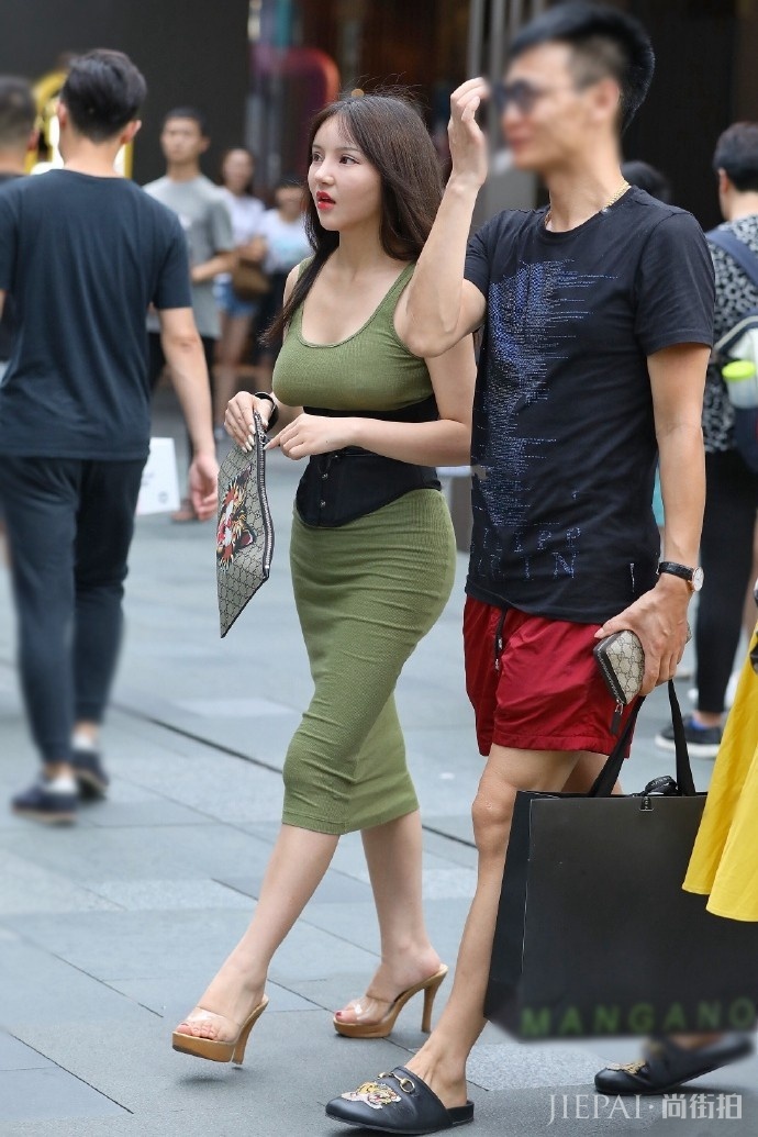 一条短裤也可以美出天际！