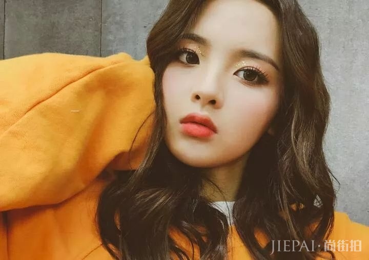 杨超越疑似开公司当老板?粉丝:漂亮女孩运气不差