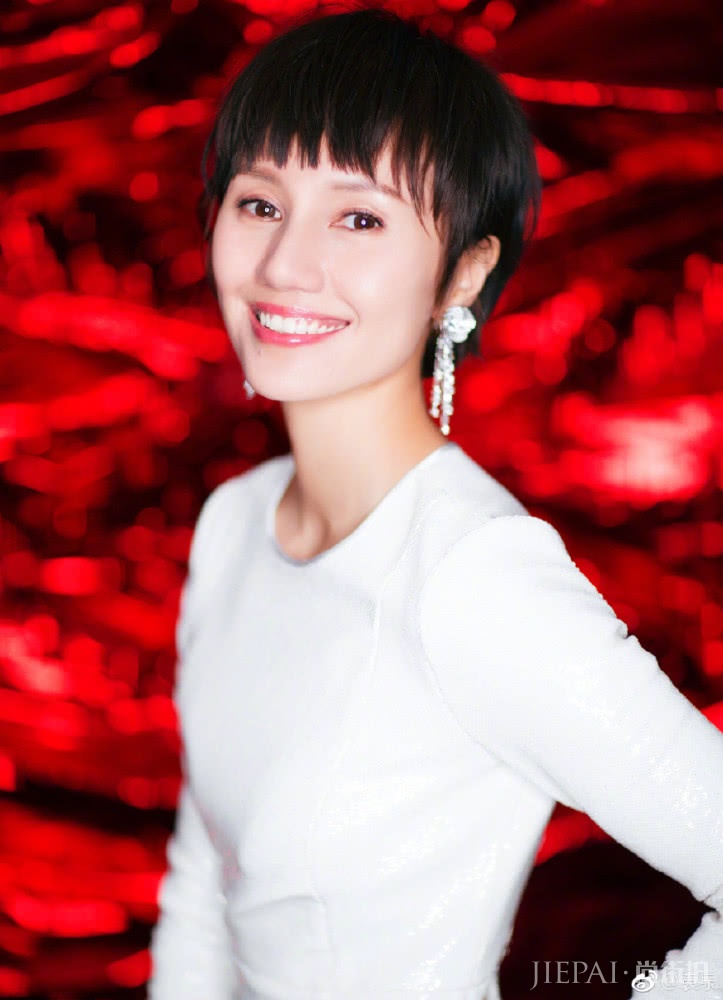 袁泉剪波波头少女感开挂,秒变18岁少女,这样的短发你想剪吗