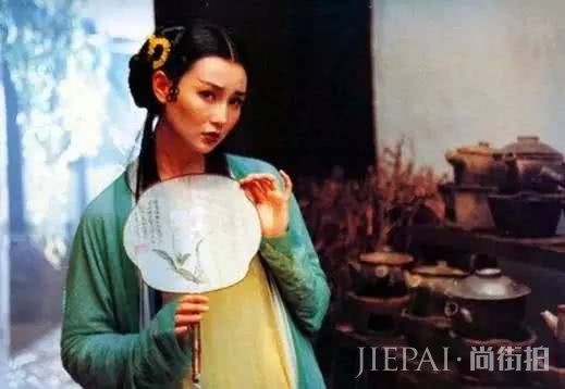 旧时光里的她美到发光,爱彻底的她在爱中不老