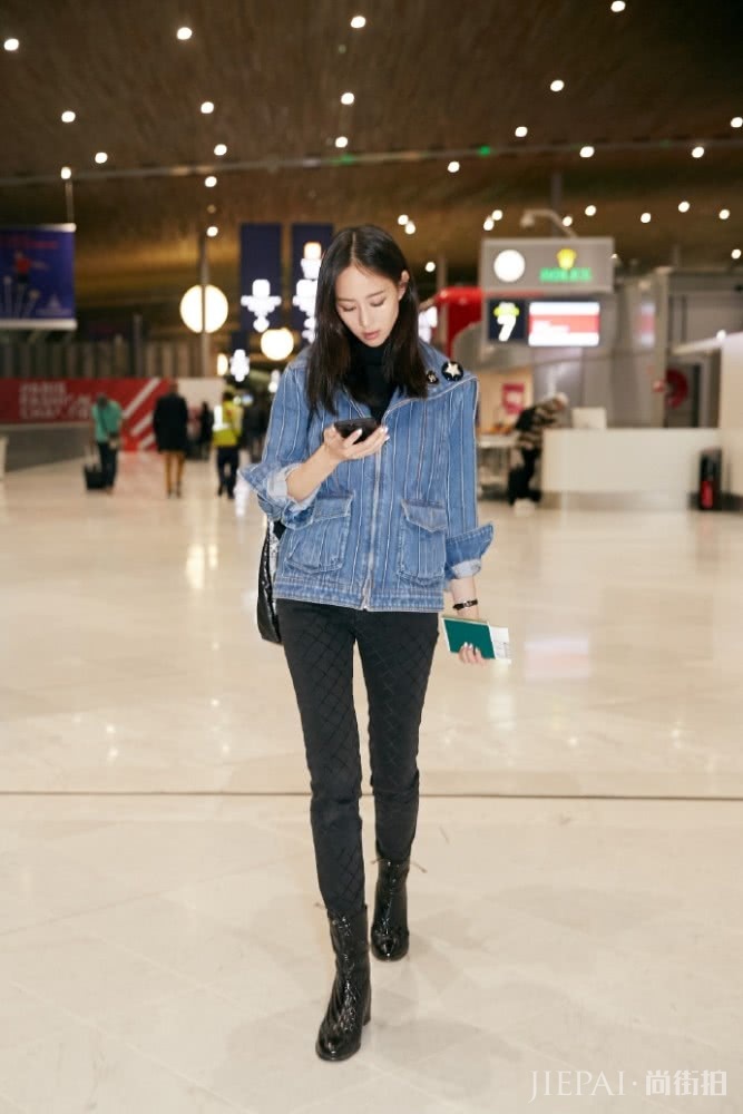 张钧甯演绎秋季基础穿搭，牛仔衣搭休闲裤照样穿出好气质