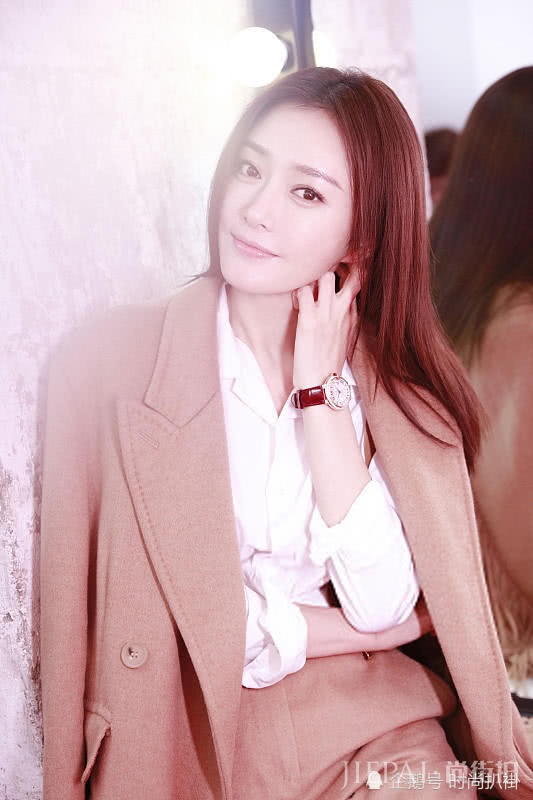 唐嫣秦岚等女星真“壕”，随便一块表都是8万块，最贵的要80万