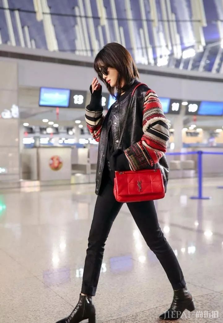 辛芷蕾街拍 非常接地气 素颜出门眉毛都不画！