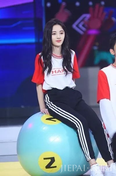 明星们机拍的常客居然是差点被妈妈扔掉的“校服裤”