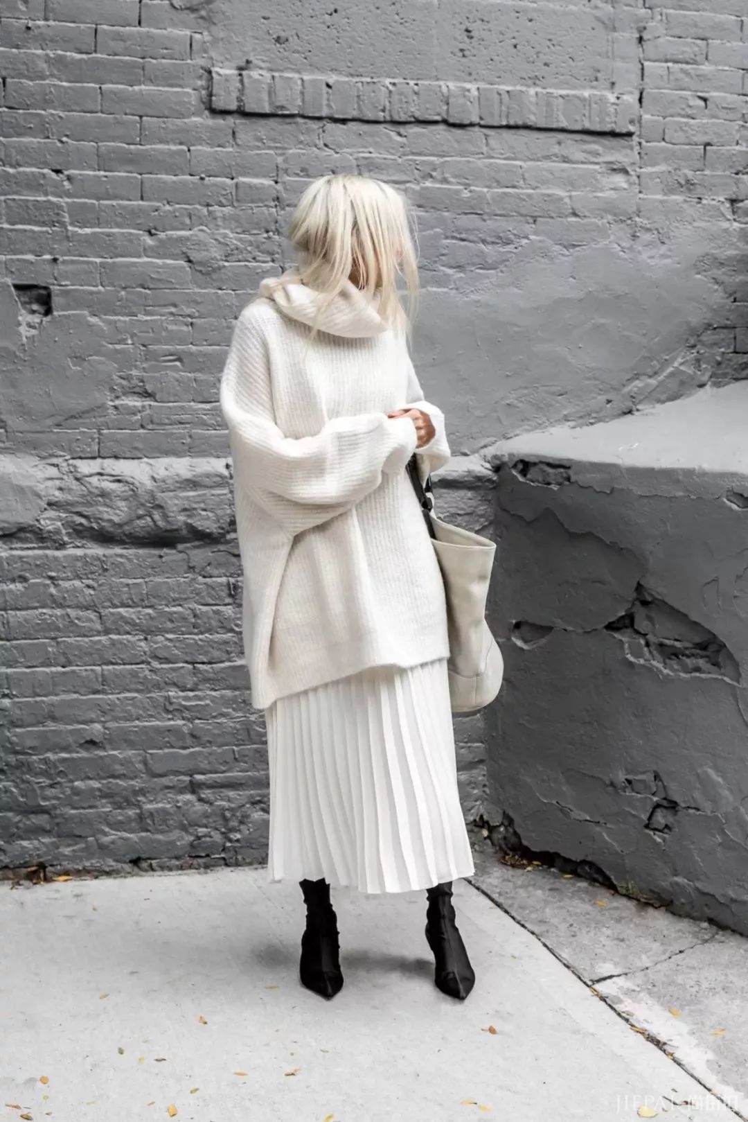 毛衣+半裙，毛衣+阔腿裤…保暖又时髦，从秋穿到冬的搭配！