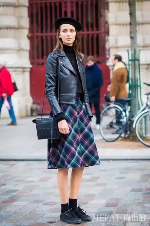 露脚踝过时了？穿运动鞋露袜子才是真时髦！