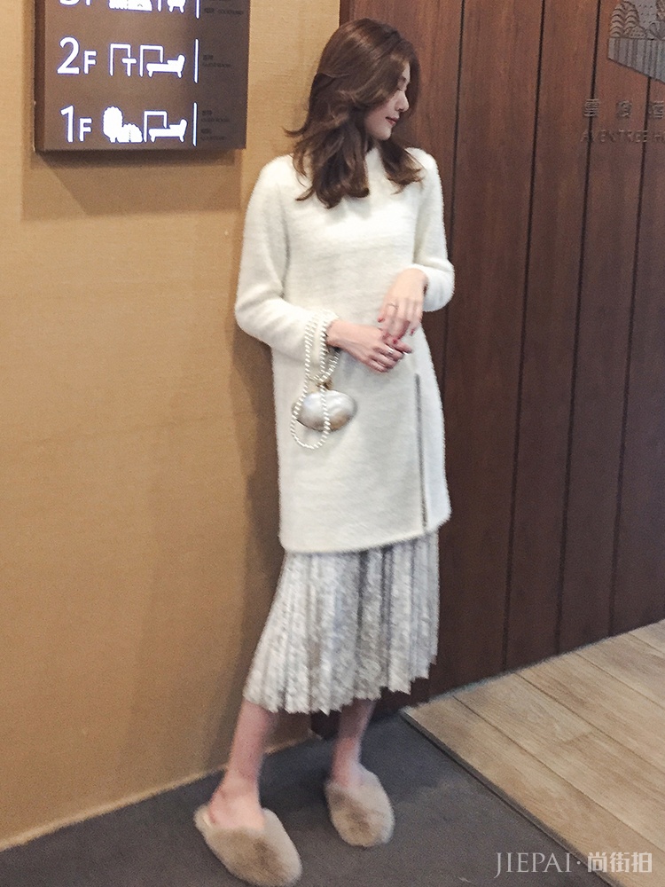 温婉优雅的针织连衣裙，穿上超显小女人味哦！