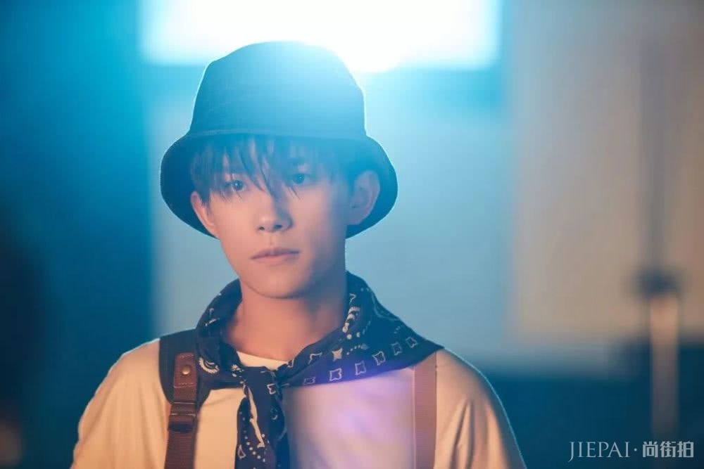 易烊千玺终于18岁了，小姐姐们表白也终于合法了