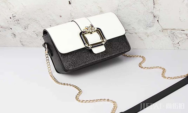 不同色系包包搭配不同衣服,你造吗?