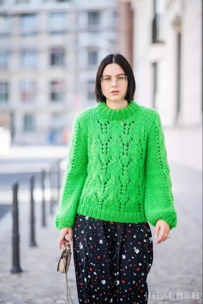 秋冬到来,放在衣柜里的毛衣该拿出来啦