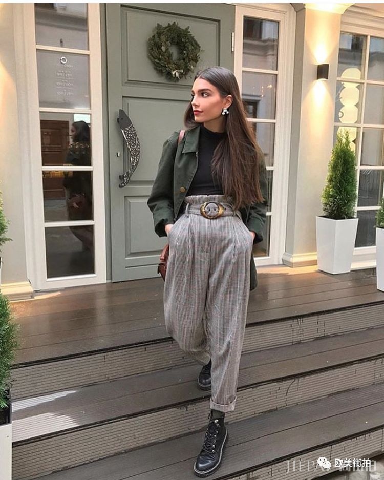 欧美街拍 秋冬你值得拥有一件黑色针织衫!