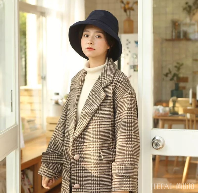 要想显脸小,帽子不可少