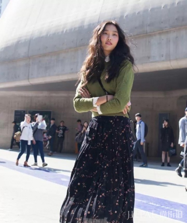 2018秋冬回头率100%的针织衫穿搭大法